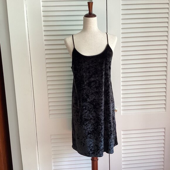 Victoria's Secret Velvet black slip dress Spaghetti Strap Slip Dress Size M/L - Picture 2 of 12